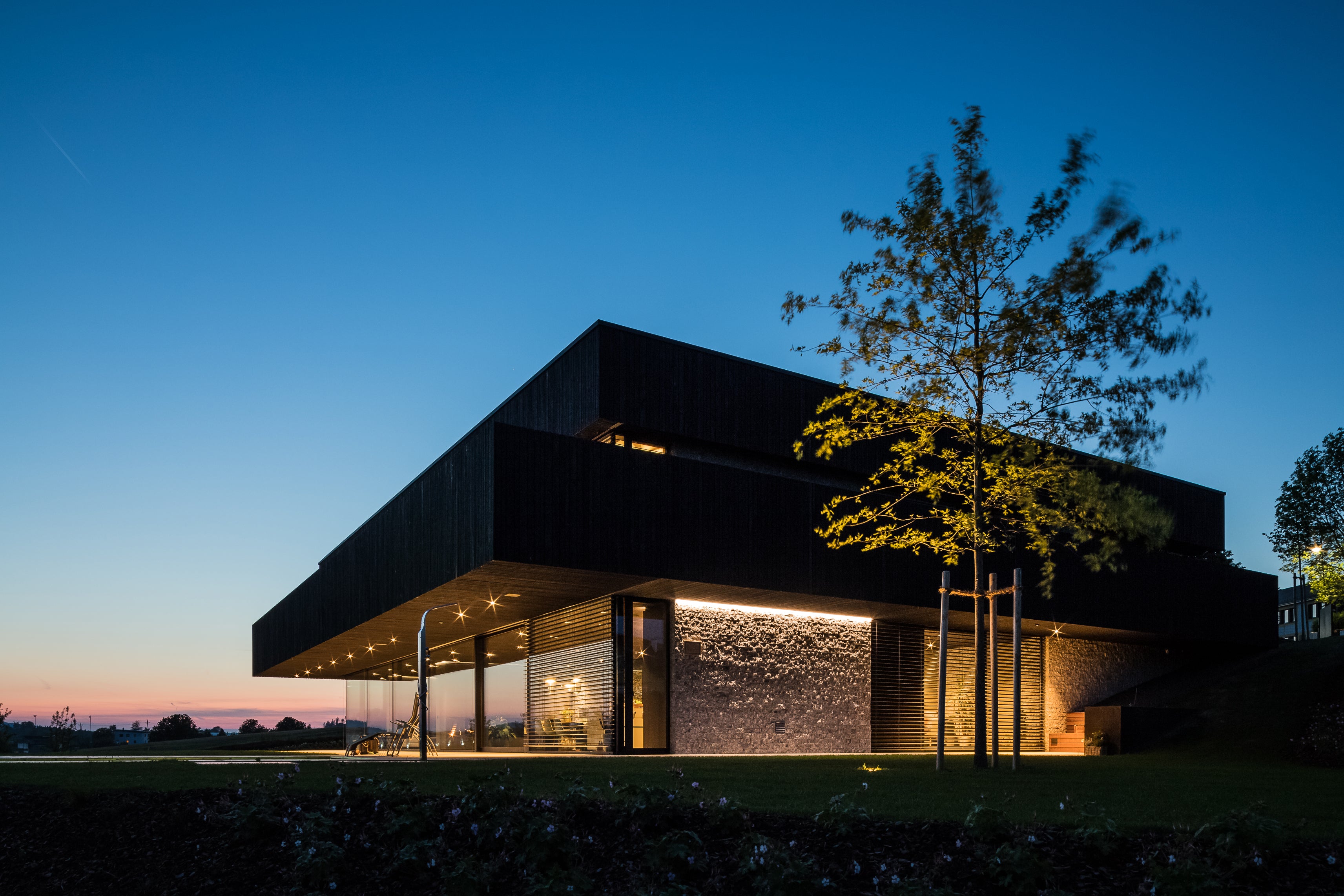 Premium Smart Home & Office Solutions | Lighting, Audio & Much More
– Grapes Webshop